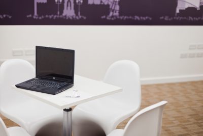 manchester city centre serviced office small desk