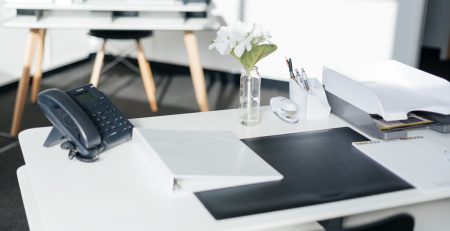 close up of desk at hull serviced office